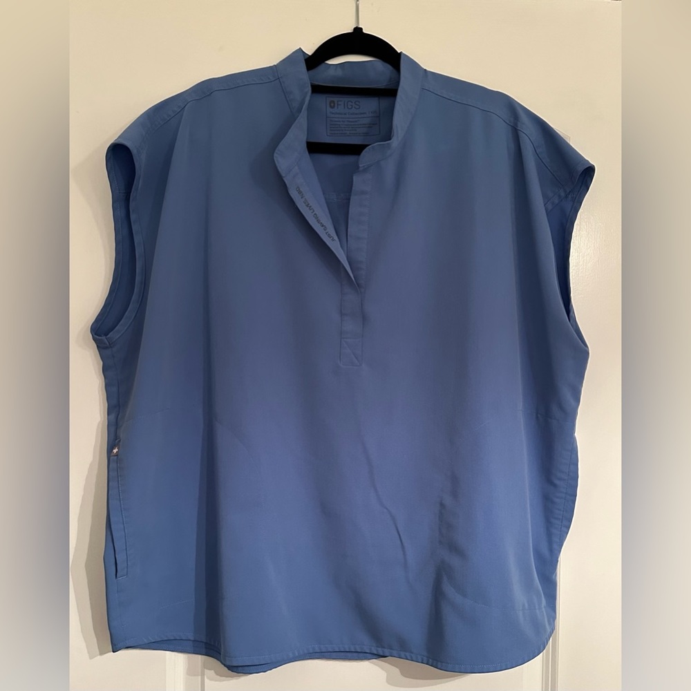 Figs scrub top